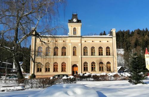 Svoboda nad Upou Apartment | Guest Rated 9.4: Family-Friendly Stay at Pod střechou