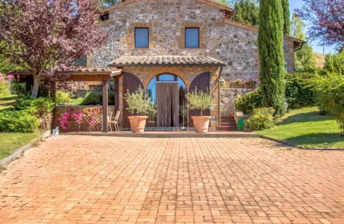Proceno House | Pet-Friendly Retreat with Pool at Podere Agnese