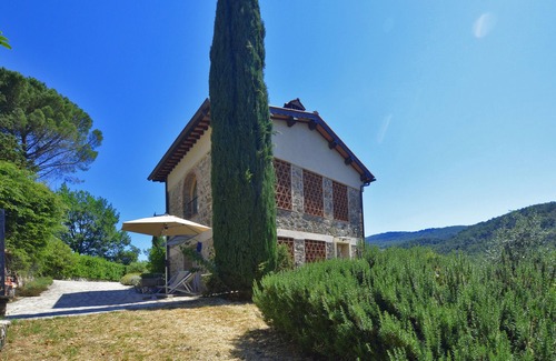 Bagno a Ripoli House | Discover Podere Apostoli: Family-Friendly Retreat in Italy