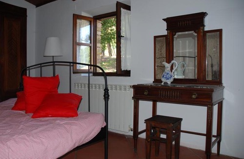Monterotondo Marittimo Apartment | Relax at Podere Bellavista: Pet-Friendly Oasis with Pool