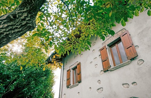 Tremezzo Villa | Idyllic Podere Brughee: Oceanfront, Pet Friendly Retreat