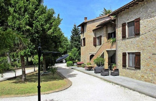 Ramazzano Villa | Charming Podere Caldaruccio La Pineta Cottage in Umbertide