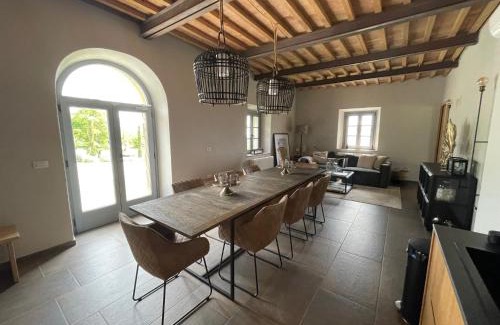 Arcidosso Apartment | Beautiful Podere Carpineta with Oceanfront Pool & Hot Tub