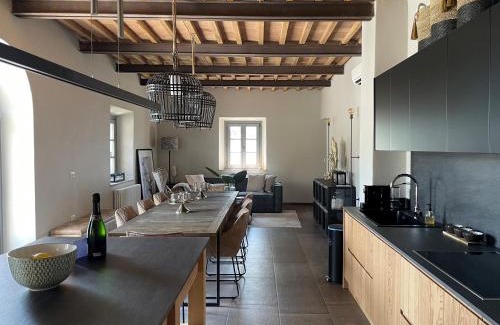 Arcidosso Apartment | Beautiful Podere Carpineta with Oceanfront Pool & Hot Tub