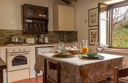 Radicofani Cottage | Discover Podere Colombaio: Pet-Friendly Chalet in Val d'Orcia