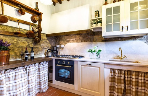Volterra Villa | Relax at Podere Fornacchia 20 - Family-Friendly Retreat