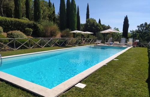 Casole d'Elsa Villa | Discover Podere i Casini: Poolside Oasis in Tuscany