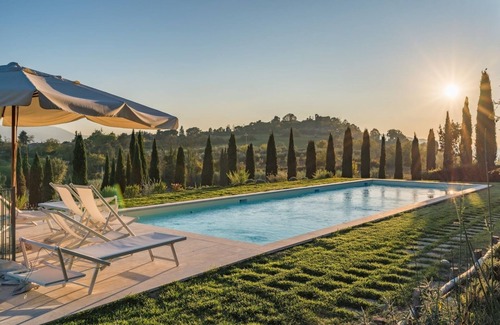 Casole d'Elsa Villa | Discover Podere i Casini: Poolside Oasis in Tuscany