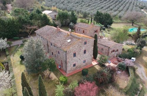 Castiglione d'Orcia House | Pet-Friendly Podere Il Tigliolo with Oceanfront Pool Access