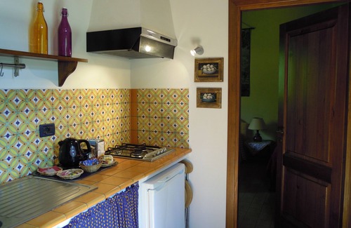 Gassano Cottage | Enchanting Podere la Piana Cottage with Ocean Views