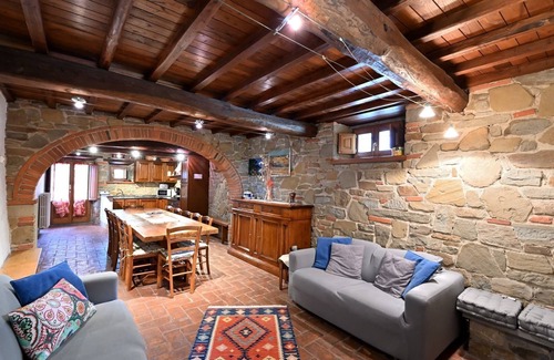 Loro Ciuffenna Villa | Experience Podere Le Coste: Pet-Friendly Retreat with Pool