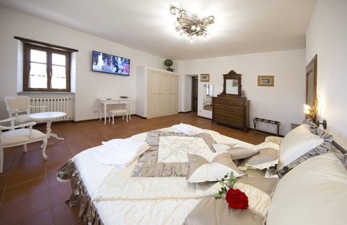 Pieve a Presciano Other | Experience Podere Le Volte - Country House with Pool & Spa