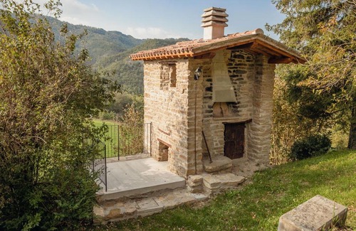 Castel del Rio Apartment | Pet-Friendly Retreat at Podere Piana - Rated 9/10 by Guests