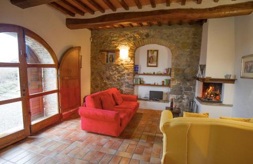 Radicofani House | Tranquil Podere Pietreta: Oceanfront Retreat with Spa