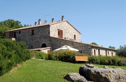 Radicofani House | Tranquil Podere Pietreta: Oceanfront Retreat with Spa