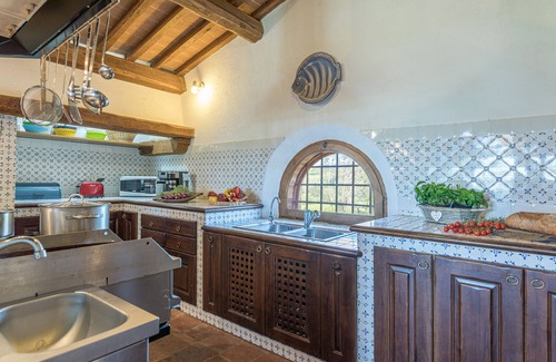 Montefollonico Villa | Pet-Friendly Retreat at Podere Pratovecchio with Private Pool