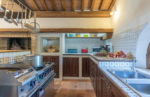 Montefollonico Villa | Pet-Friendly Retreat at Podere Pratovecchio with Private Pool