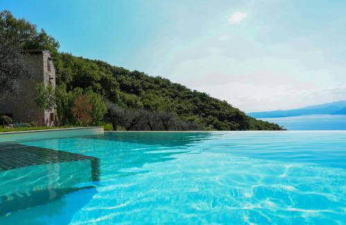 San Zeno di Montagna Villa | Experience Podere Sabaina Apartments: Pool & Ocean View