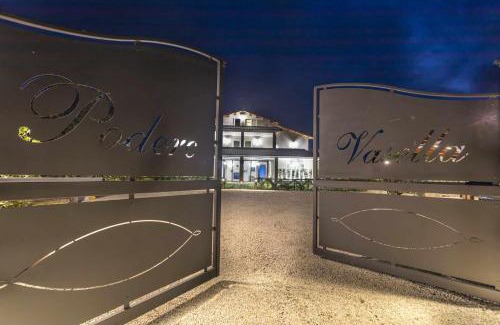 Capranica Apartment | Relaxing Suite Senior with Pool and Hot Tub Access