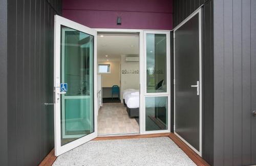 Cambridge Hotel | Discover Podium Lodge: Pet-Friendly Retreat with Ocean Views