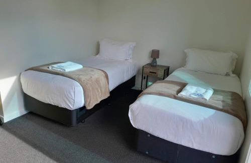 Cambridge Hotel | Discover Podium Lodge: Pet-Friendly Retreat with Ocean Views