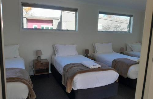 Cambridge Hotel | Discover Podium Lodge: Pet-Friendly Retreat with Ocean Views