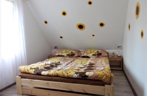 Stare Splavy Apartment | Cozy Podkrovní Apartmán v Zátiší - Perfect for Families!