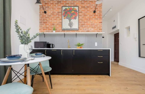 Old Town Apartment | Stylish Studio in Old Town: Pet-Friendly with WiFi & Smart TV