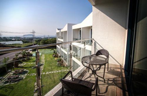 Hallim House | Discover Poema Stay Pension: Family-Friendly with Breakfast