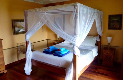 Maharepa Bed & Breakfast | Poerani Suite: Lagoon-Side Villa with Pool & Spa Amenities