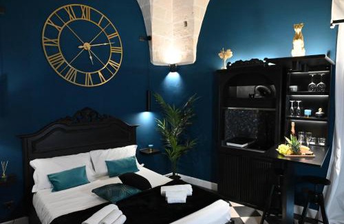 Brindisi Histotic Center Apartment | Exceptional Poesìa: 4-Star Retreat with Breakfast & Hot Tub