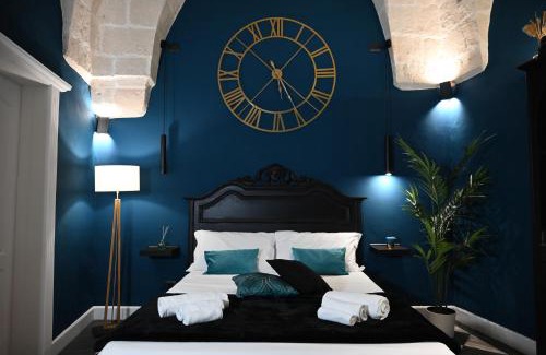 Brindisi Histotic Center Apartment | Exceptional Poesìa: 4-Star Retreat with Breakfast & Hot Tub