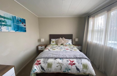 Owhata House | Inviting Poet's Corner: Family-Friendly Getaway with High Ratings