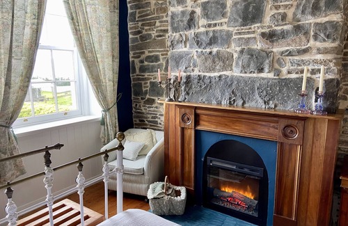 Stanley Bed & Breakfast | Ocean View Getaway at Poet's Cottage Stanley - 4 Star Stay