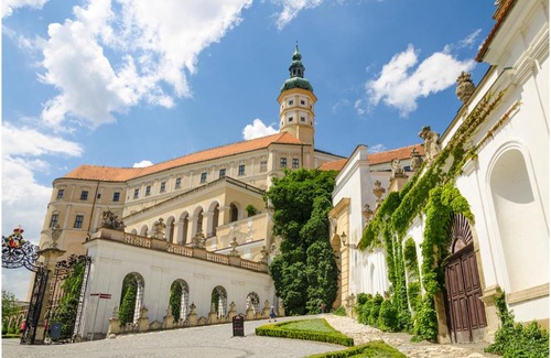 Mikulov Apartment | Poetic Retreat with a 9.5/10 Guest Rating Awaiting You