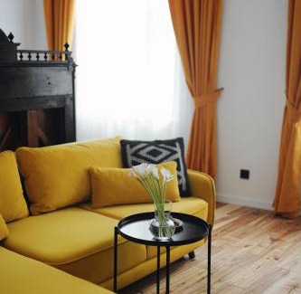 Petrovskoye Apartment | Central Poetry Apartments: Guest Rated 9.8, Pet Friendly Stay