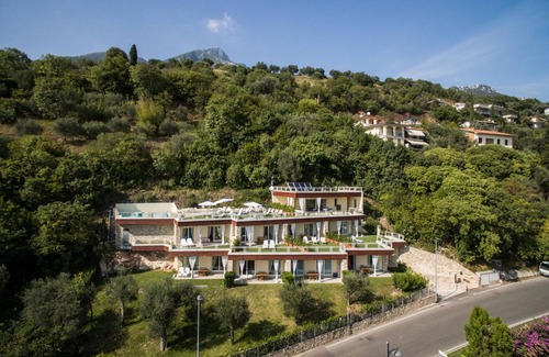 Pulciano Apartment | Cozy Poggio al Sole 6 Apartment with Pool and Breakfast