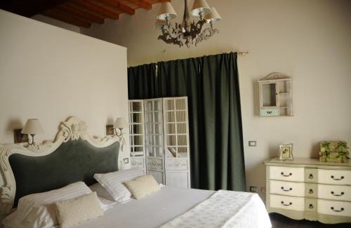 San Pietro in Bossolo House | Elegant Poggio Alle Lame: Oceanfront with Pool & Hot Tub