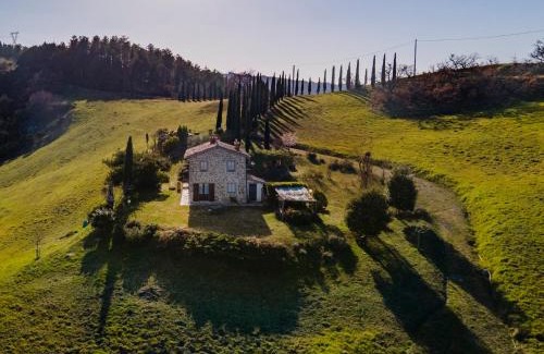 Castiglione d'Orcia House | Pet-Friendly Poggio Bicchieri with 9.7/10 Guest Rating
