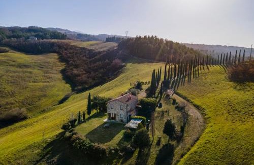 Castiglione d'Orcia House | Pet-Friendly Poggio Bicchieri with 9.7/10 Guest Rating