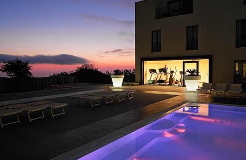 Contrada Cimilla Hotel | Oceanfront Poggio Del Sole Hotel with Pool and Spa