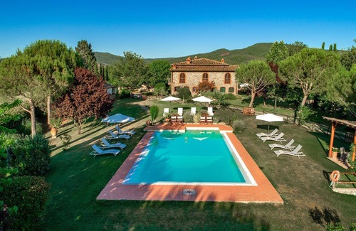 Pergine Valdarno Villa | Discover Poggio Lungo: Guest Rated 9.8 & Pet Friendly