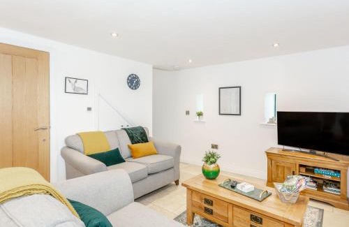 Skipton House | Discover Pogles Wood Cottage: 4-Star Pet & Child Friendly