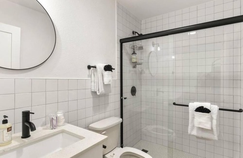 Chandler Apartment | Relaxing Pohakulua Studio Suite with Ocean View & Pool