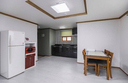 Pohang House | Eco-Friendly Stay at Pohang Eunhasu Pension with Breakfast