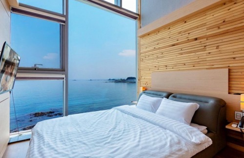 Pohang House | Eco-Friendly Comfort at Pohang Revoir Pension with Breakfast