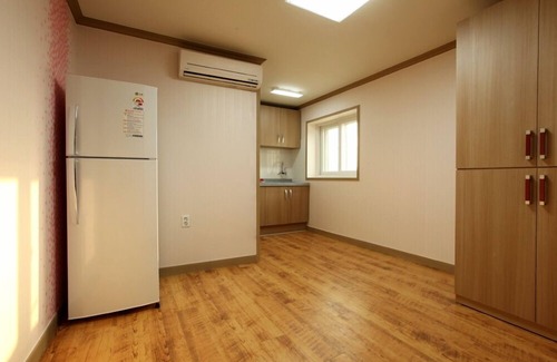 Pohang House | Budget-Friendly Pohang Sunrise with Breakfast & Kitchen Access