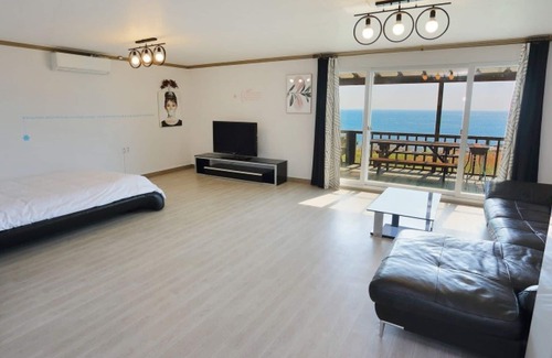 Pohang House | Discover Pohang View 141 Pension: Family-Friendly Retreat