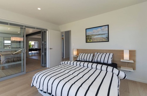 Coopers Beach House | Beachfront Escape at Pohutukawa Beach House – 10/10 Rated