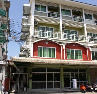 Wat Ket House | Family-Friendly Poi De Ping: Rated 8/10 by Guests